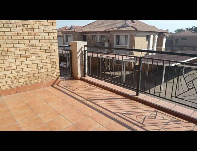 2 BEDROOM APARTMENT FOR SALE IN SONNEVELD